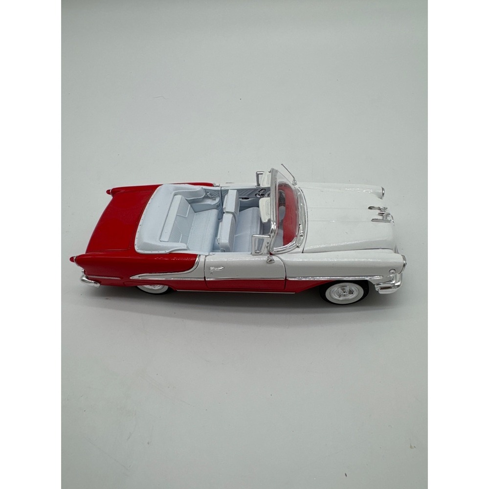Welly No. 2432 1955 Oldsmobile Super 88 Red & White Die Cast‎ Metal Car